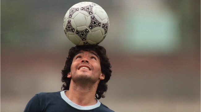 mejores jugadores latinos - Diego Maradona